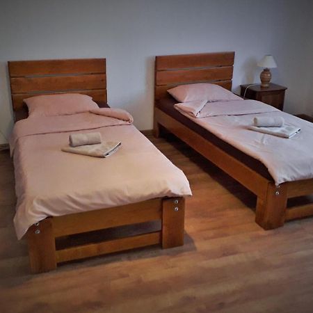 Guest House On Ivana Franka Novyye Petrovtsy ภายนอก รูปภาพ