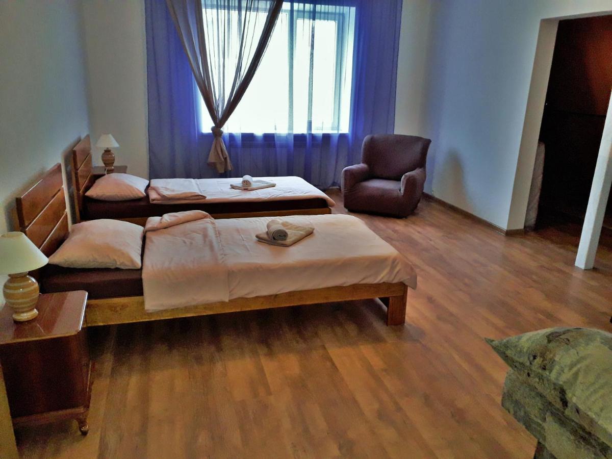 Guest House On Ivana Franka Novyye Petrovtsy ภายนอก รูปภาพ