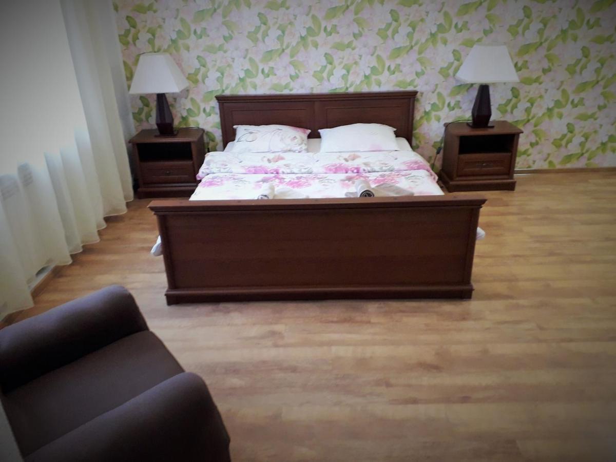 Guest House On Ivana Franka Novyye Petrovtsy ภายนอก รูปภาพ